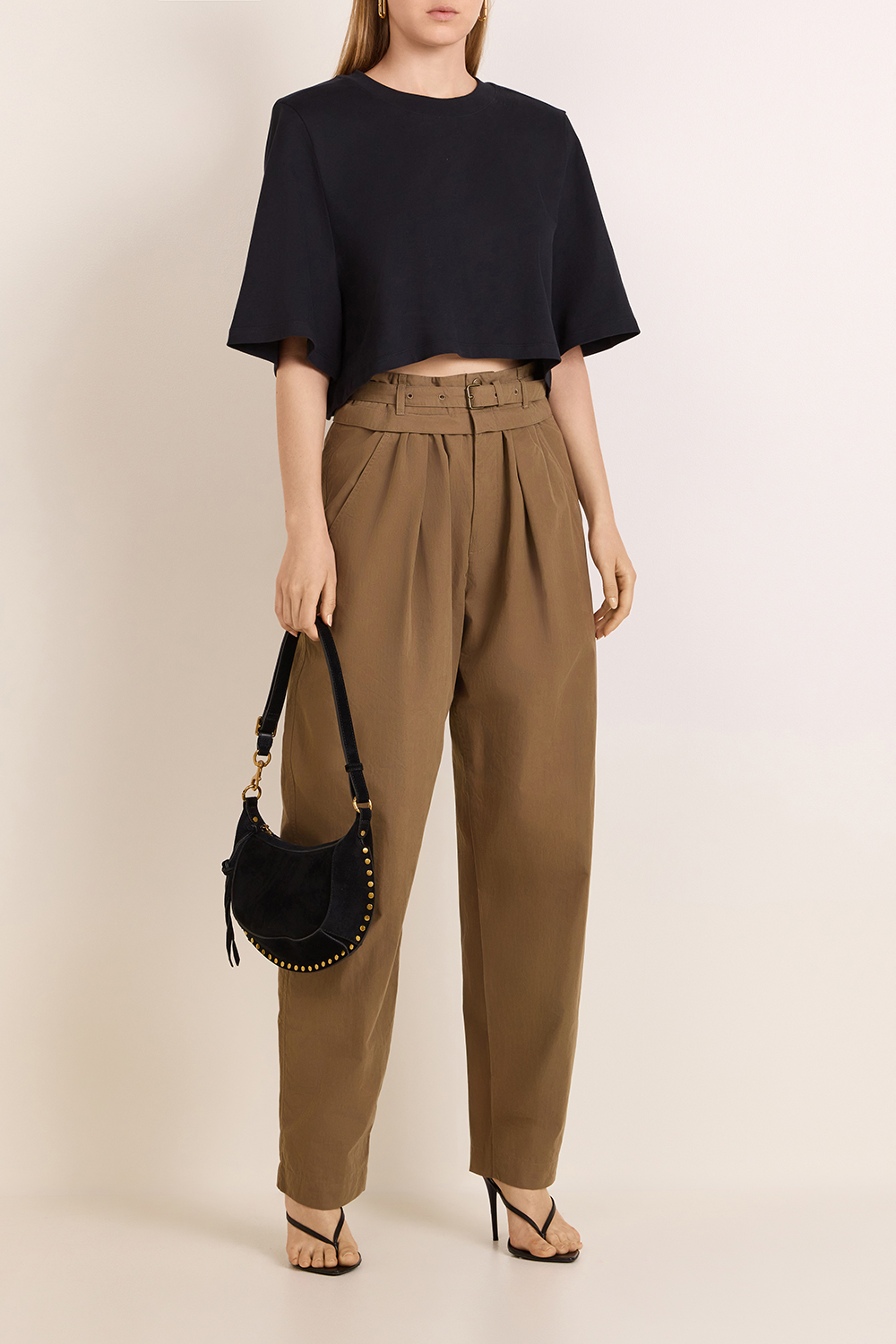 מכנסיים בגזרה משוחררת